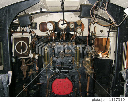 Sl 運転席 蒸気機関車 計器の写真素材