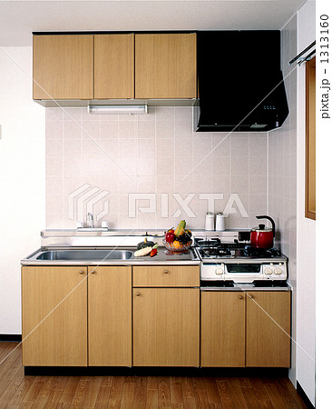 システムキッチン キッチン 木製扉 レンジフードの写真素材