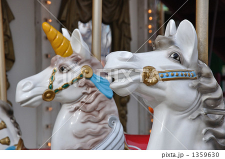 回転木馬 メリーゴーランド ユニコーン 遊園地の写真素材 - PIXTA
