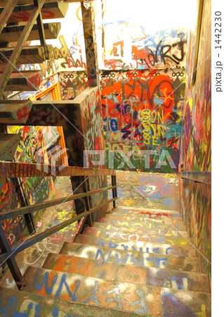 ペイント 階段 アート 廊下の写真素材