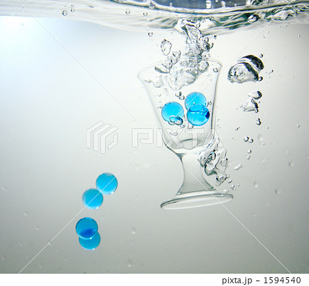 気泡 泡 水槽 清涼の写真素材