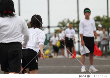 人物 運動会 学生 中学生の写真素材