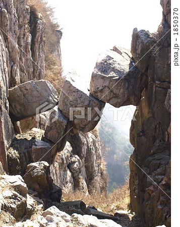 仙人橋 中国 岩山の写真素材 Pixta