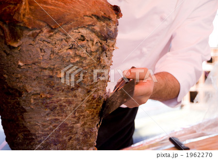 削ぐ ケバブ 肉料理の写真素材