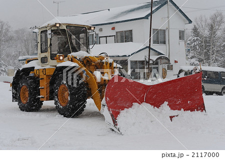 除雪作業 ブルドーザー 除雪 重機の写真素材