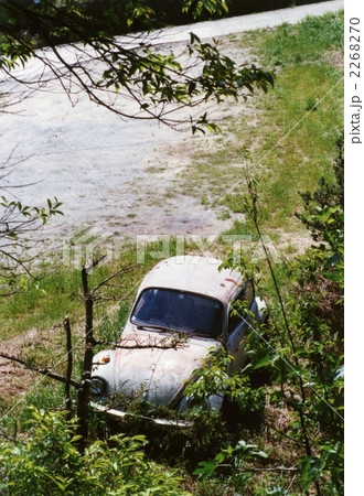 ボロボロの車の写真素材