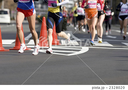 マラソンランナー 女子マラソン マラソン大会 長距離走の写真素材