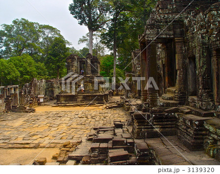 石柱 世界遺産 シェムリアップ アンコールワットの写真素材