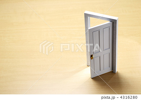 戸 ミニチュア ドア 扉の写真素材