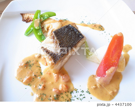 魚料理 ポワレ フランス料理 西洋料理の写真素材