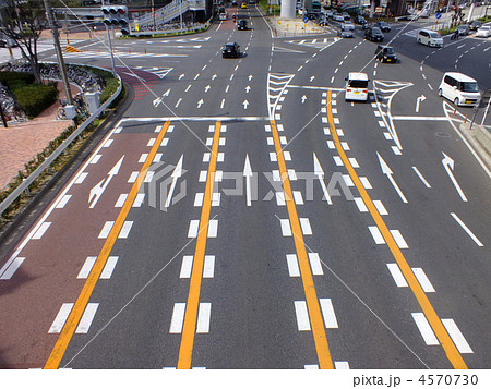 名古屋 道路 車線 広いの写真素材