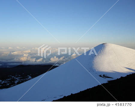 雪山 マウナケア 山 ハワイの写真素材