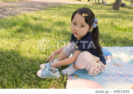 靴を脱ぐ 子ども ストア