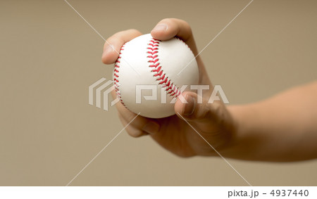 手 ボール 握る つかむの写真素材