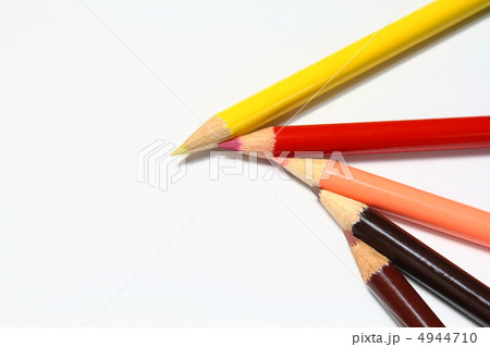 色鉛筆 肌色 こげ茶の写真素材
