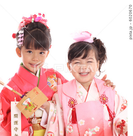 和装 振袖 東洋人 破魔矢の写真素材