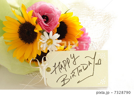 誕生日 フラワーアレンジ Happy グリーティングカードの写真素材
