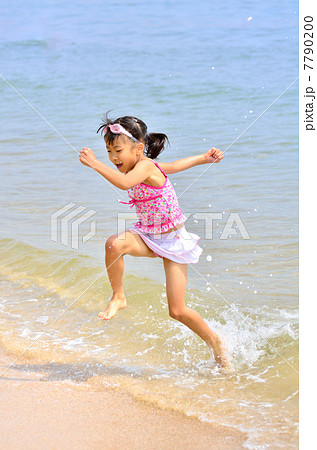 海水浴女子小学生盗撮 人物 女性 小学生 海水浴 水着の写真素材 - PIXTA