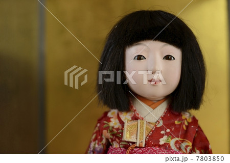 日本人形 黒髪 人形 着物の写真素材 日本人形 黒髪 人形 着物の写真素材