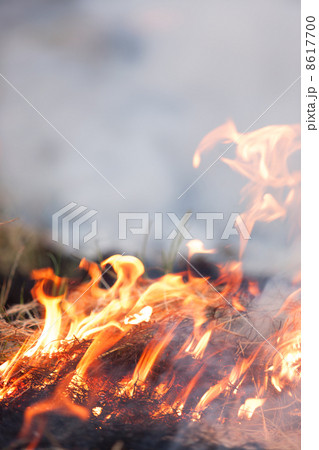 山火事 背景 熱いの写真素材