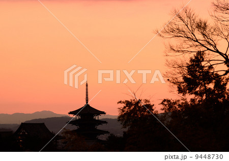◇s.koide 油彩画 夕焼けの法隆寺 法隆寺 夕焼け 寺 五重塔の写真素材 - PIXTA