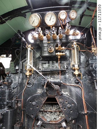運転台 蒸気機関車 運転席の写真素材