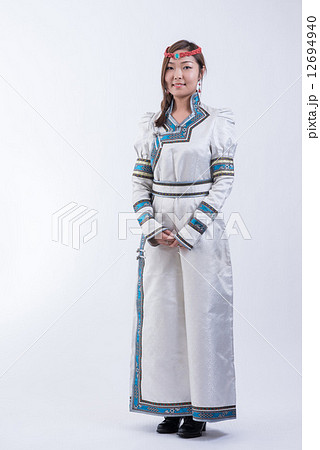 民族衣装 モンゴル 女性 笑顔の写真素材