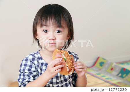 エレガント食べる 人 パン 食べる イラスト ただのディズニー画像