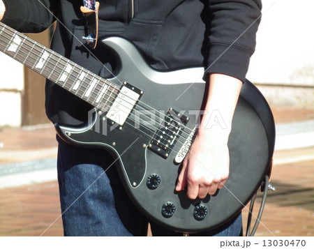 左利き ギターの写真素材