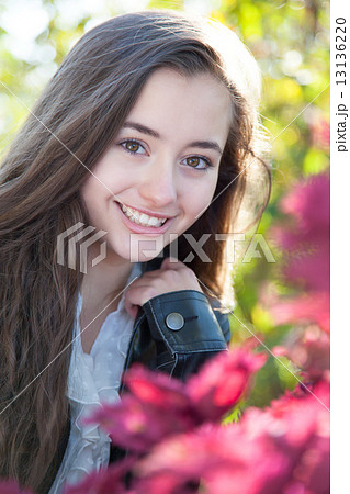 アメリカ人 女性 ロングヘア 女子高生の写真素材