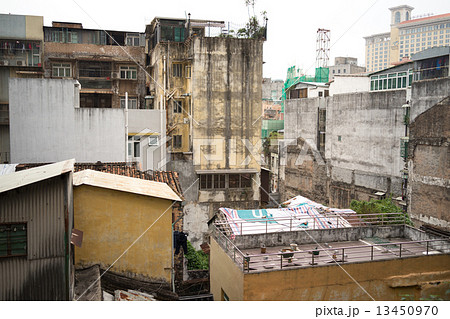 トタン屋根 住宅街 スラム街の写真素材
