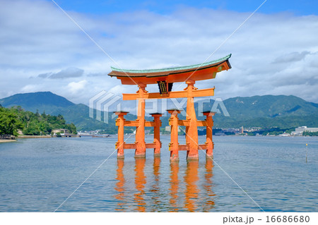 宮島 厳島神社 大鳥居 世界遺産の写真素材