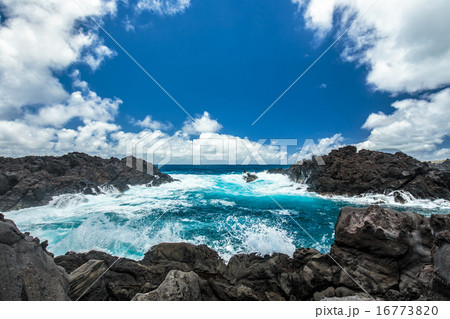 八丈ブルー 南原千畳敷 八丈島 亜熱帯の写真素材