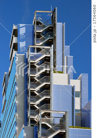 外階段 青空 ビル マンションの写真素材