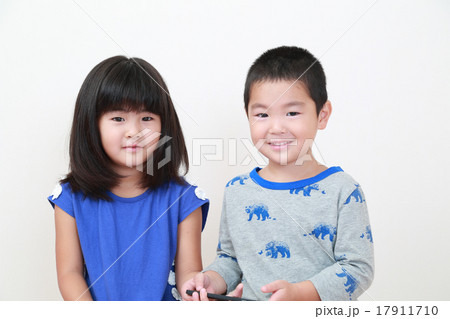 男の子 子供 ４歳 坊主頭の写真素材