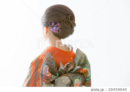 着物 髪型 振袖 後ろ姿 後姿 文化 正月の写真素材