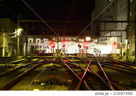 駅 終電 駅ホーム 駅構内の写真素材