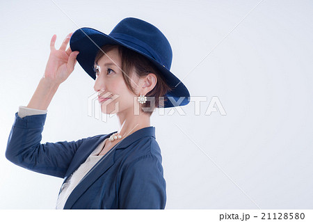 女優帽 白 女性の写真素材