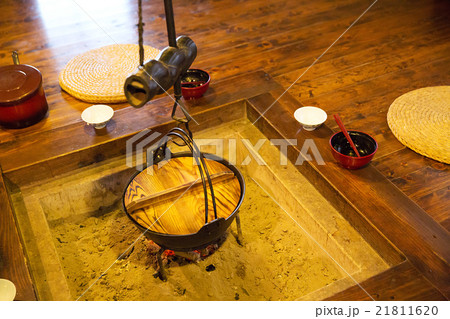 送料込み！　囲炉裏　レトロ　昭和　当時物 囲炉裏テーブル 昭和レトロ 中古品 75cm角｜Yahoo!フリマ（旧