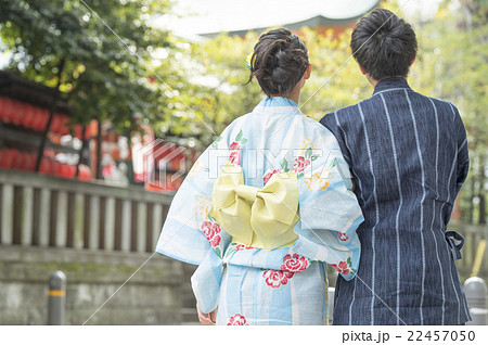 浴衣 甚平 カップル デートの写真素材