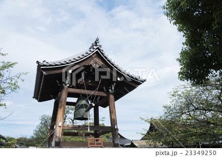鐘 寺 釣鐘 木の写真素材 - PIXTA