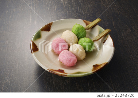 三色だんご おでん 和食 日本料理の写真素材