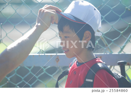 色黒 日焼け 小学生の写真素材