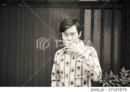 昭和 男性 喫煙 煙草の写真素材 昭和 男性 喫煙 煙草の写真素材