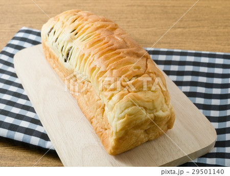 レーズンパン レーズン食パン まな板 カッティングボードの写真素材