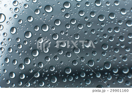 水滴 水玉 テクスチャー 窓ガラスの写真素材