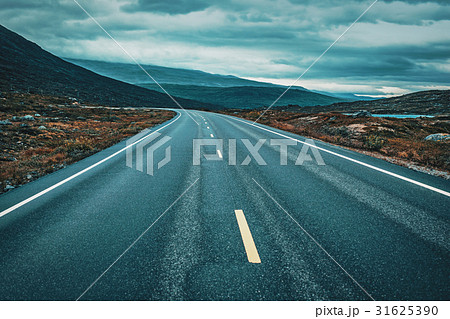遠近法 風景の写真素材 Pixta