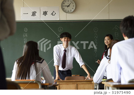 高校生 学級委員 ホームルーム 学級会の写真素材