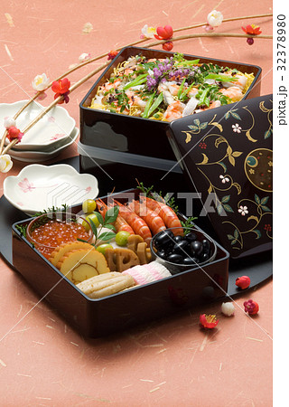おせち料理・三段重/壁面飾り/折り紙、和紙、画用紙