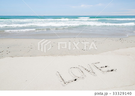 Love 砂浜 文字 海 砂 波打ち際の写真素材
